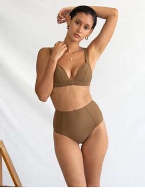 Galamaar Neeve Contour top and High Bottom in Taupe medium